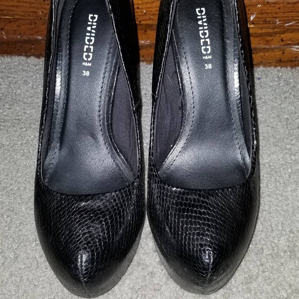 Black closed toe pumps